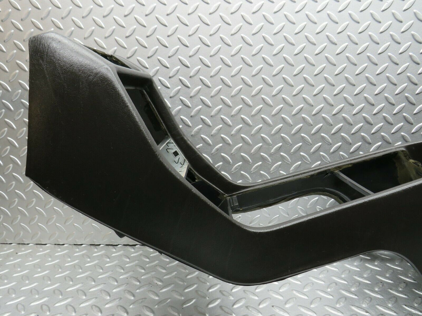 22069 Mercedes-Benz S123 280TE Wagon Centre Console Black
