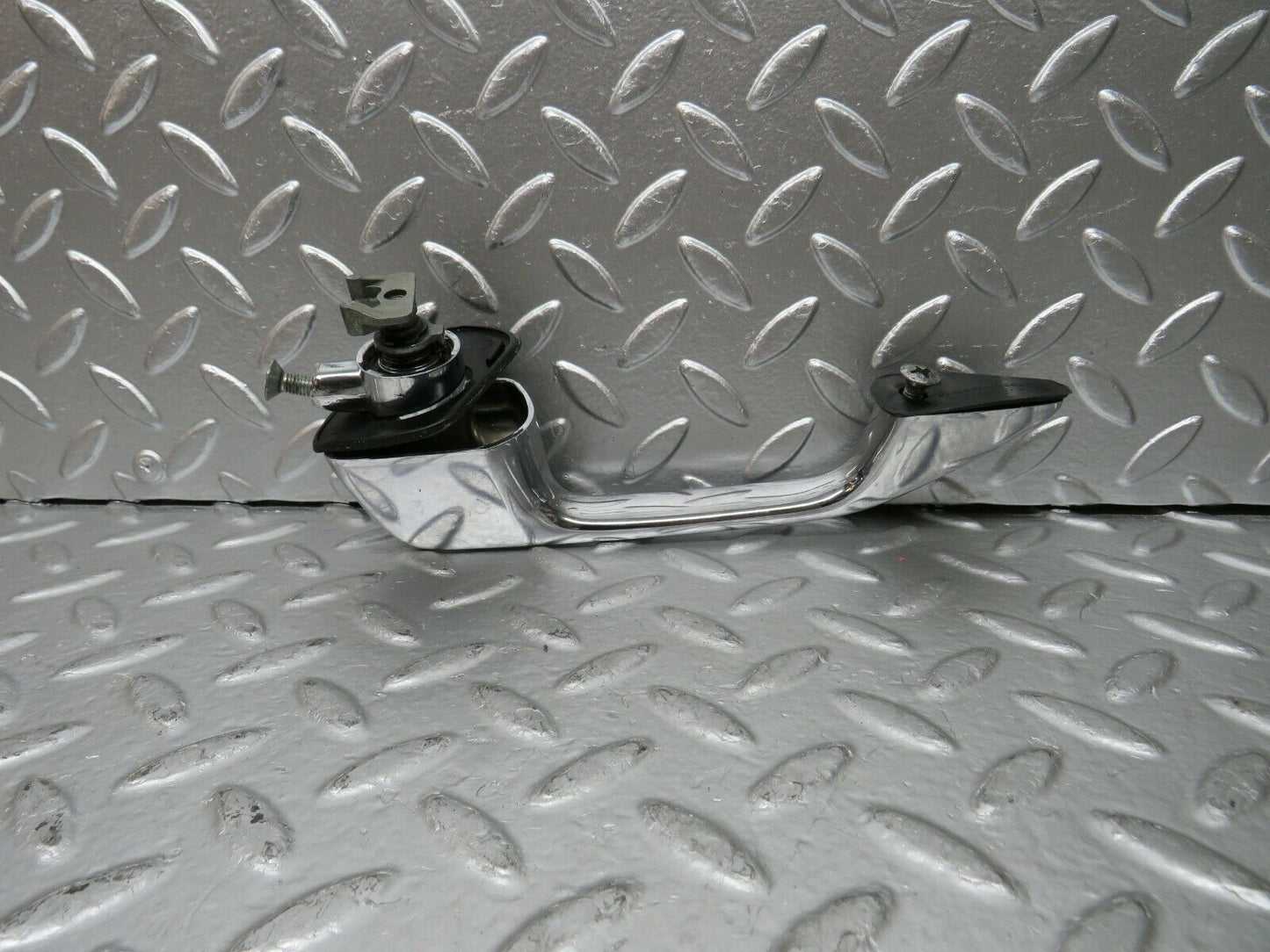 24457 Mercedes-Benz W108 Door Handle Front Right No Key 1087661401