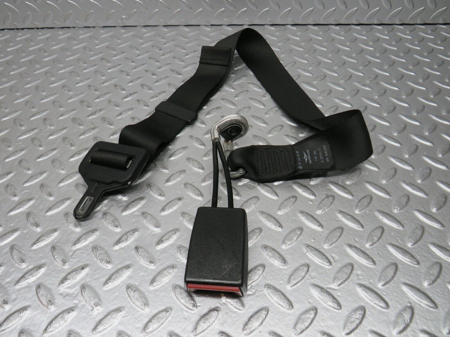 31585 Mercedes-Benz W201 190LE 1.8L Rear Seat Belt Set With Buckles 2018604285
