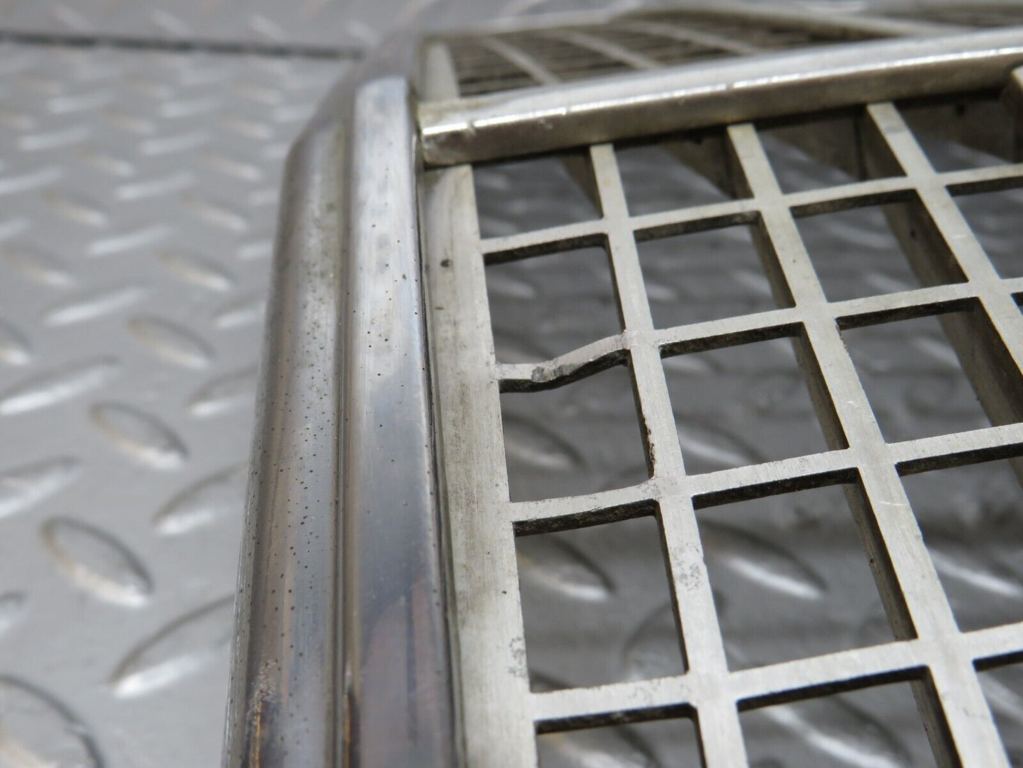 35837 Mercedes-Benz W108 Bonnet Grill Chrome