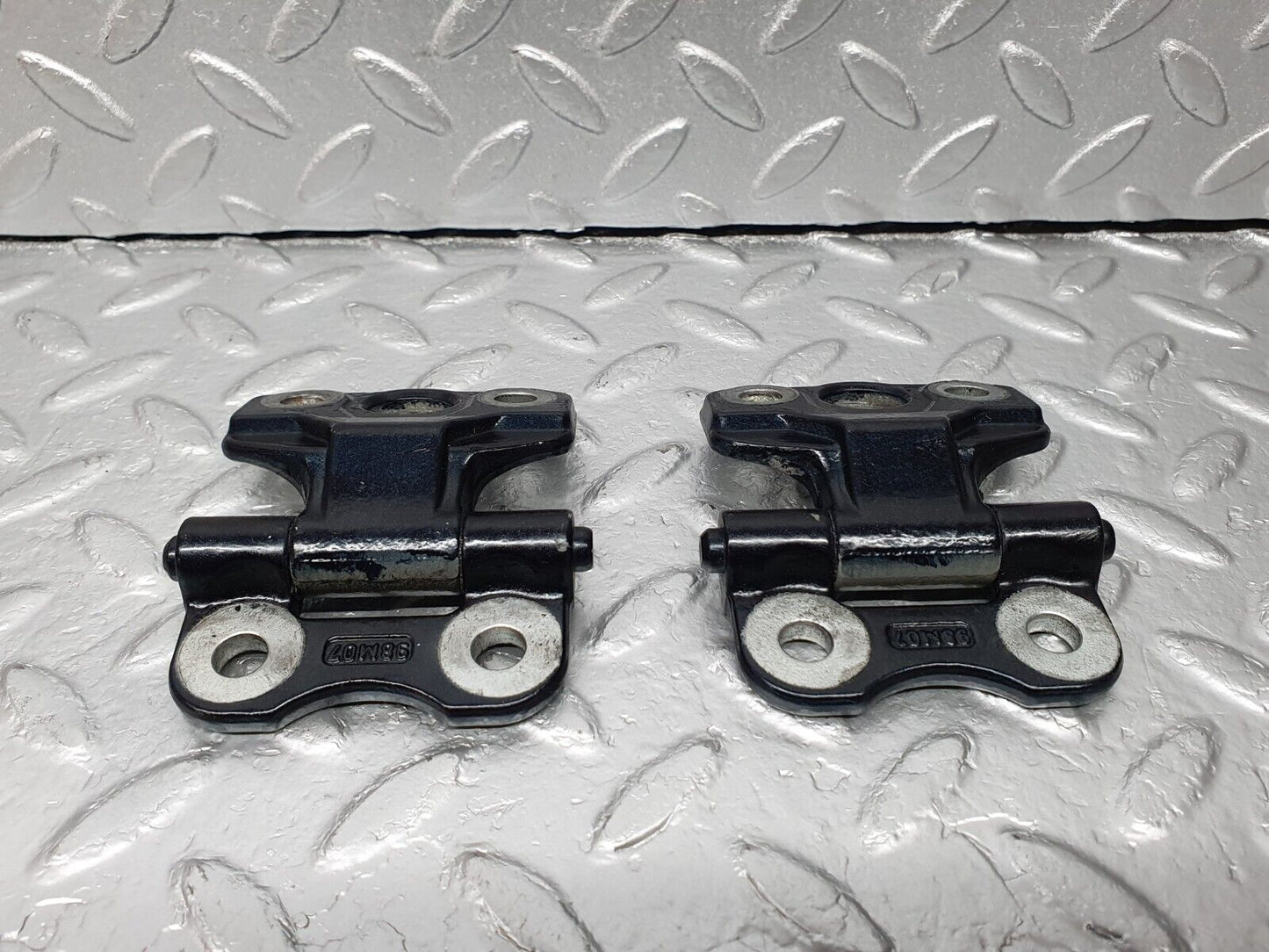 41868 Mercedes-Benz W202 C200 Front Door Hinge Right