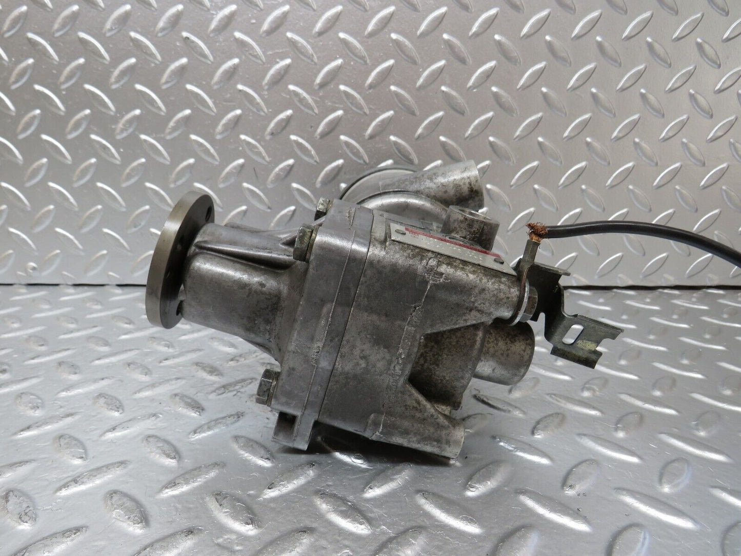 25788 Mercedes-Benz W124 280E Power Steering Pump 2104662001