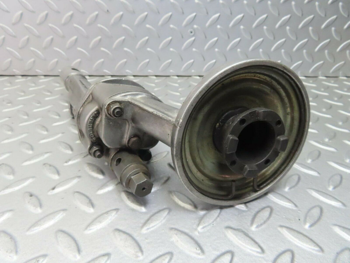 8815 Mercedes-Benz W115 Oil Pump 1151860101