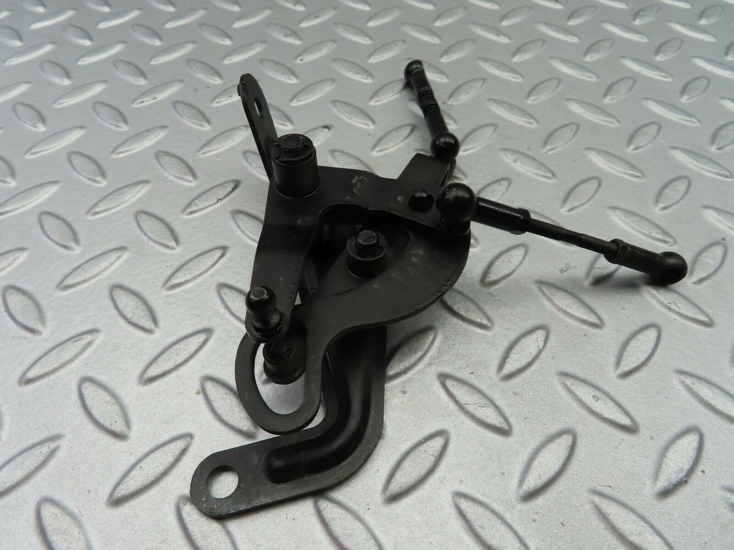 7105 Mercedes-Benz C107 350SLC Coupe throttle linkage