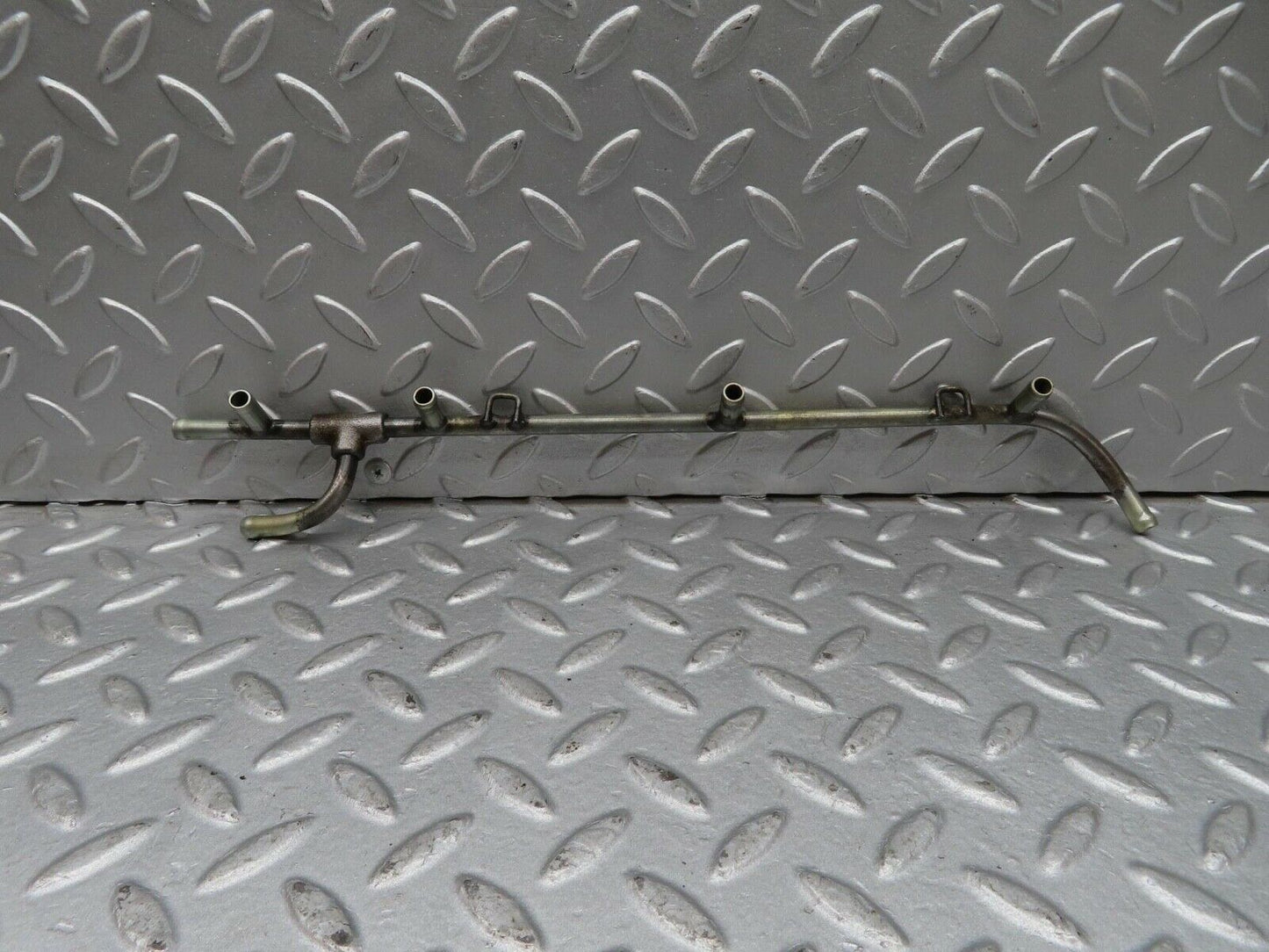 12450 Mercedes-Benz W108 280SE 3.5 Injector Fuel Pipe Left Side
