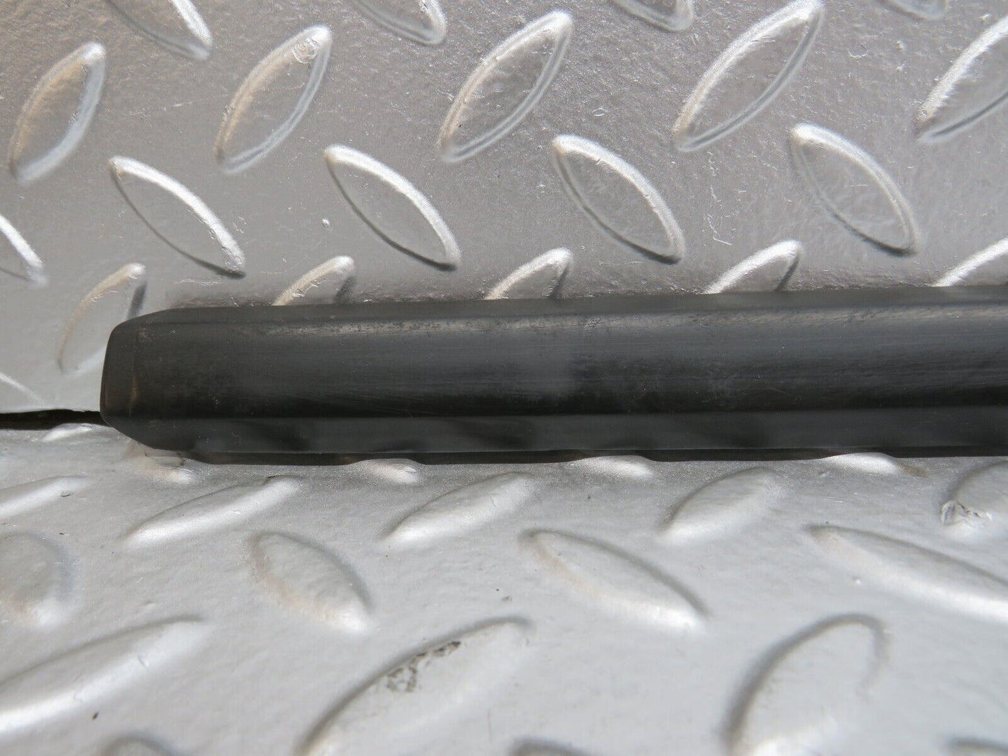 30788 Mercedes-Benz W201 190E 2.0L Front Right Door Centre Moulding Trim