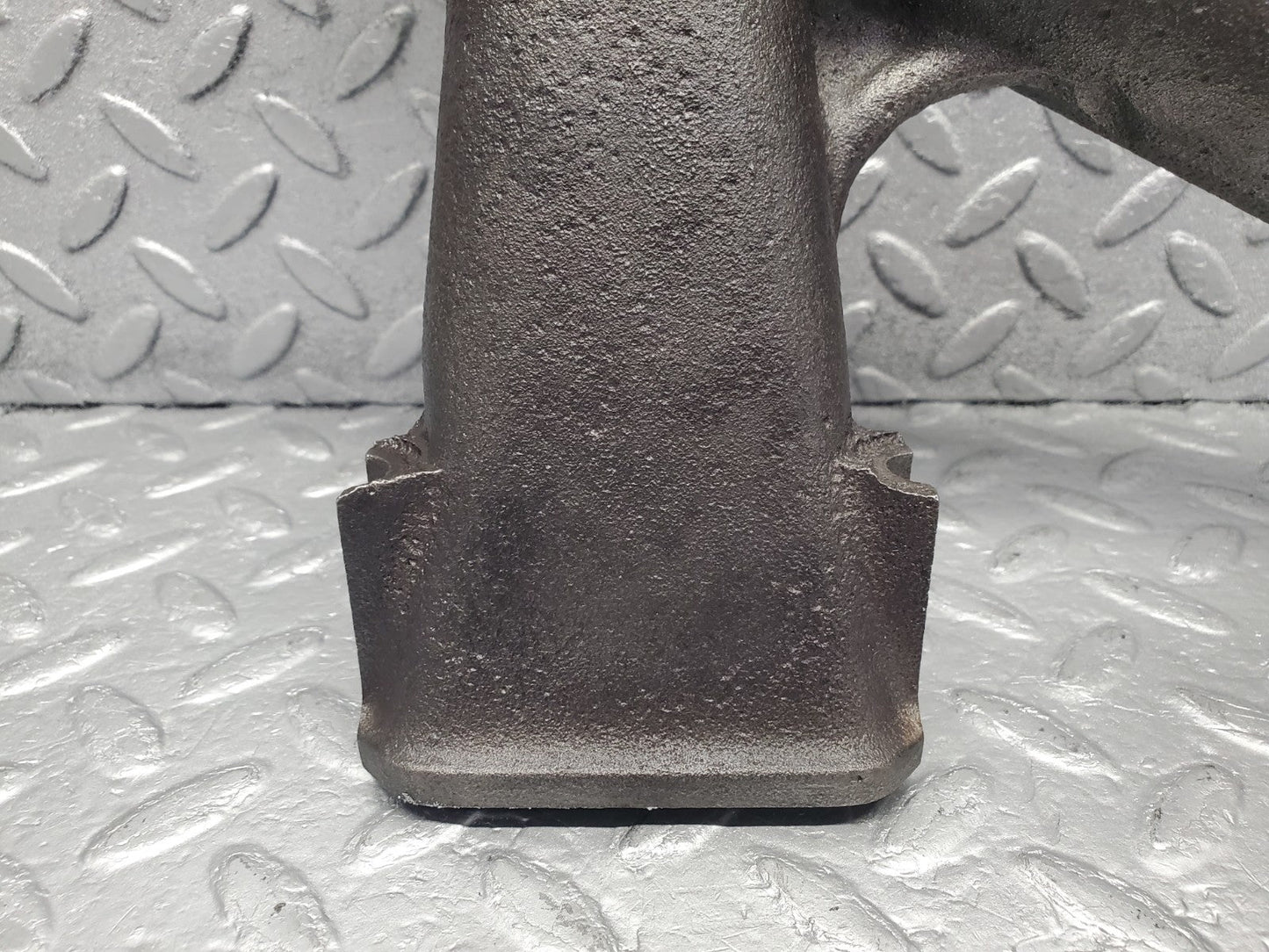 W112 exhaust manifold 4-6 used OEM