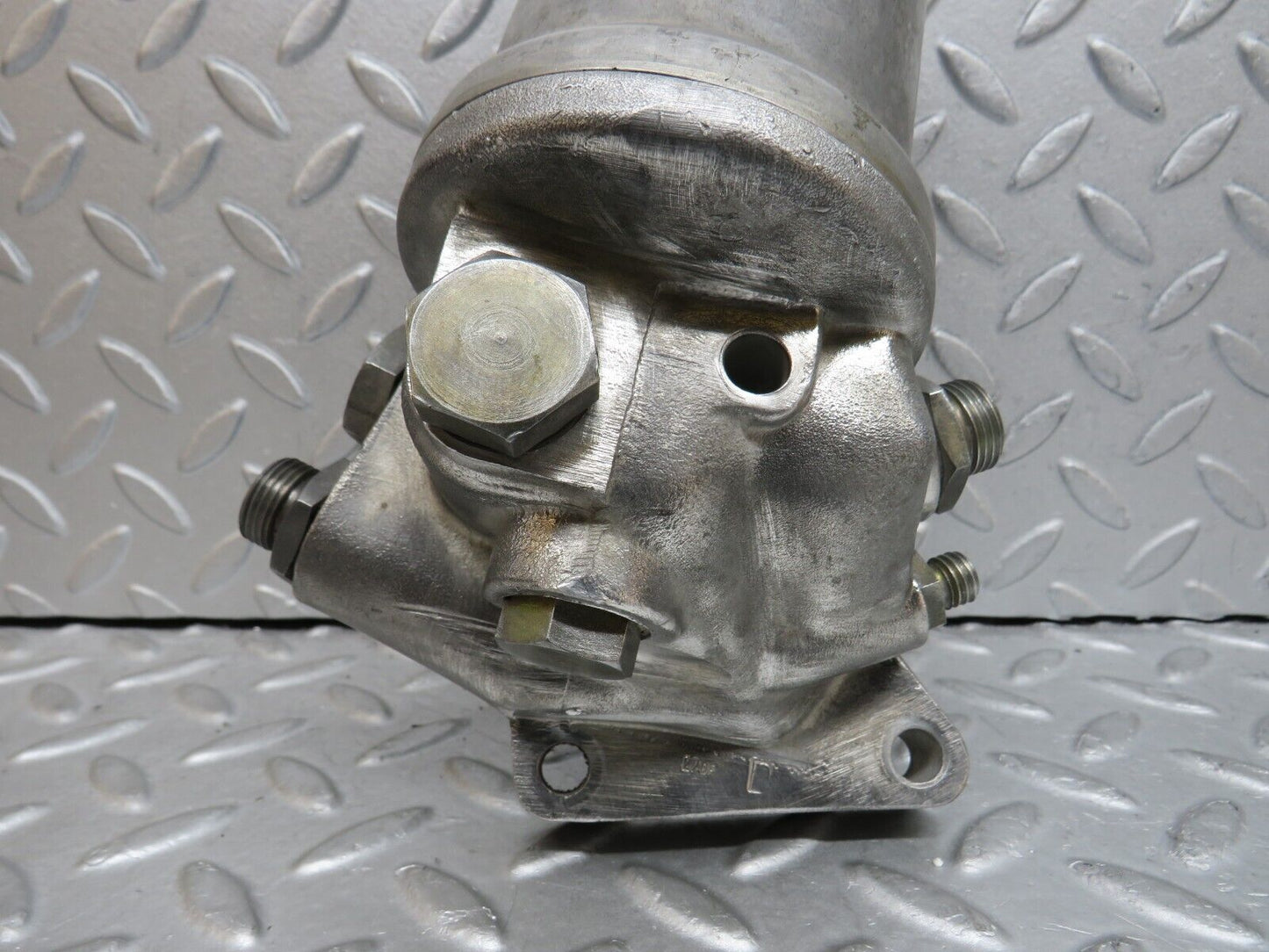 37699 Mercedes-Benz W108 280S Oil Filter Housing