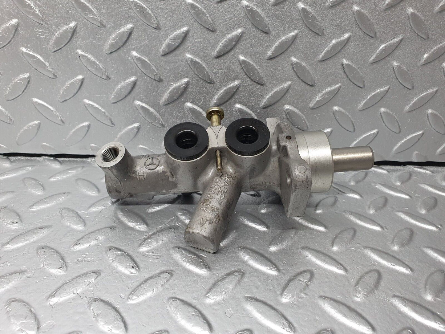 41790 Mercedes-Benz W202 C200 Brake Master Cylinder Lucas