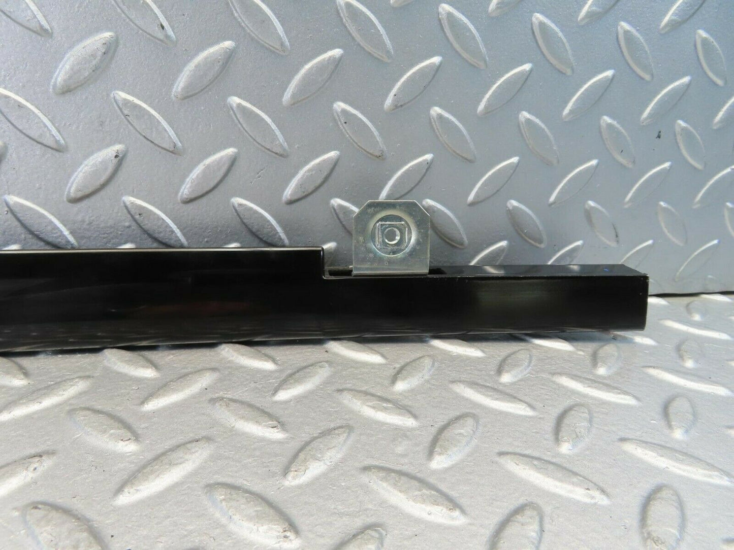 11158 Mercedes-Benz W221 S320 Rear Right Door Window Channel 2217300219