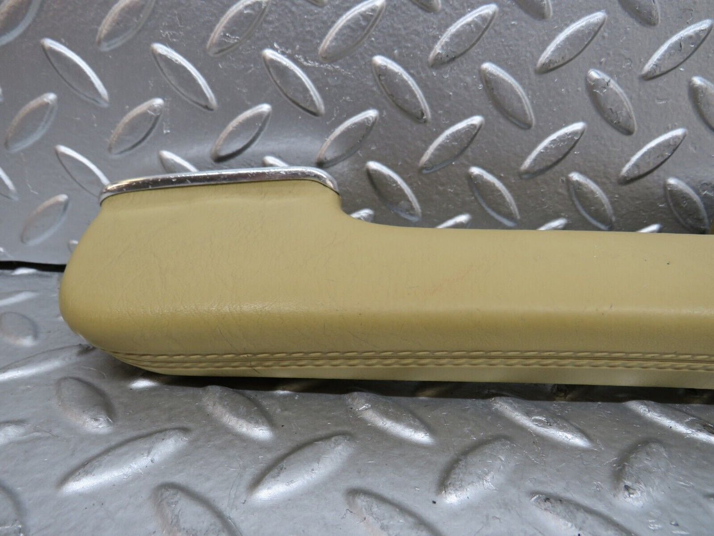29654 Mercedes-Benz W123 230E Front Right Interior Door Handle 1239702001