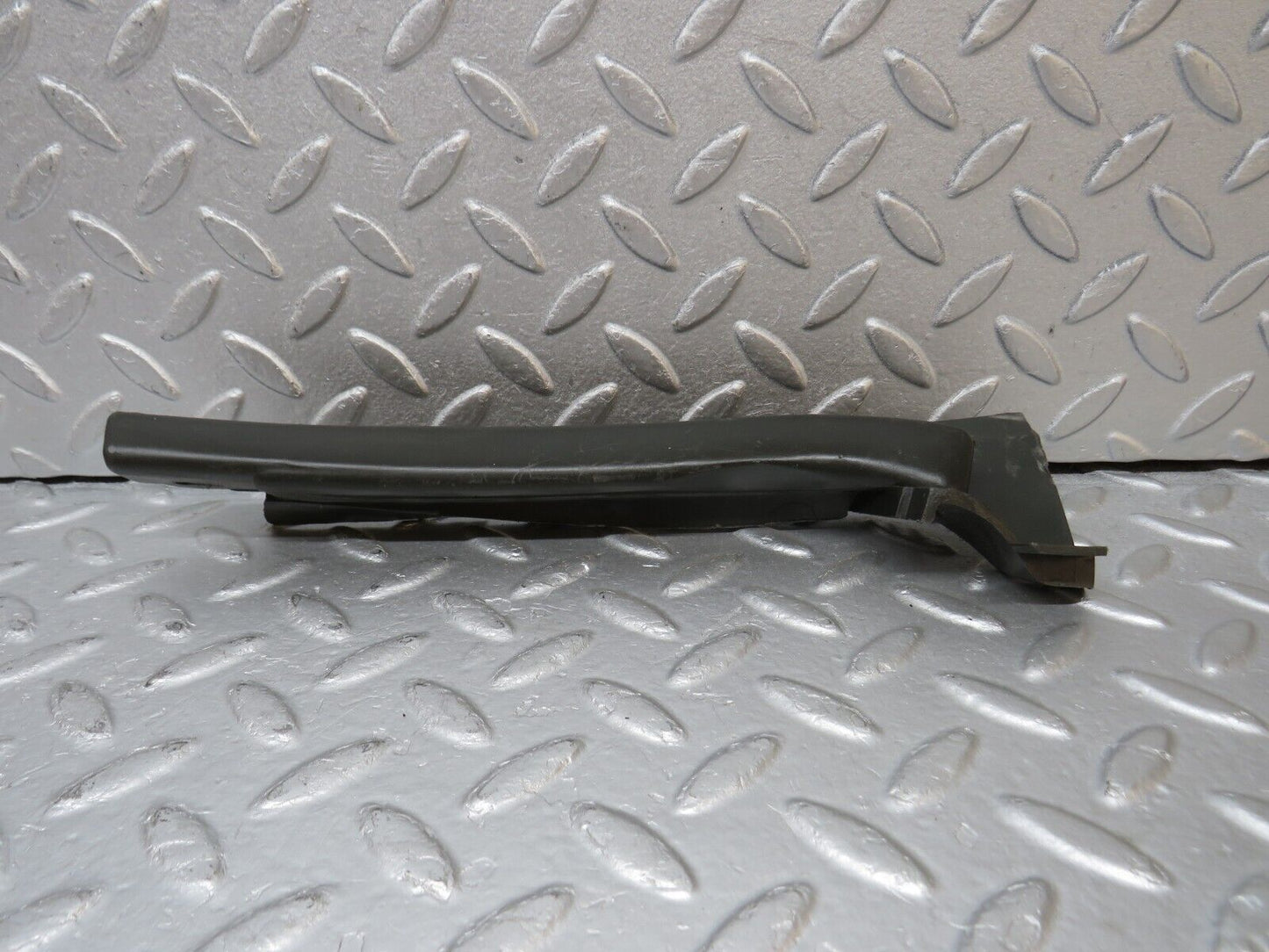 39014 Mercedes-Benz W201 190E Windscreen Water Drain Channel Right 2018360202