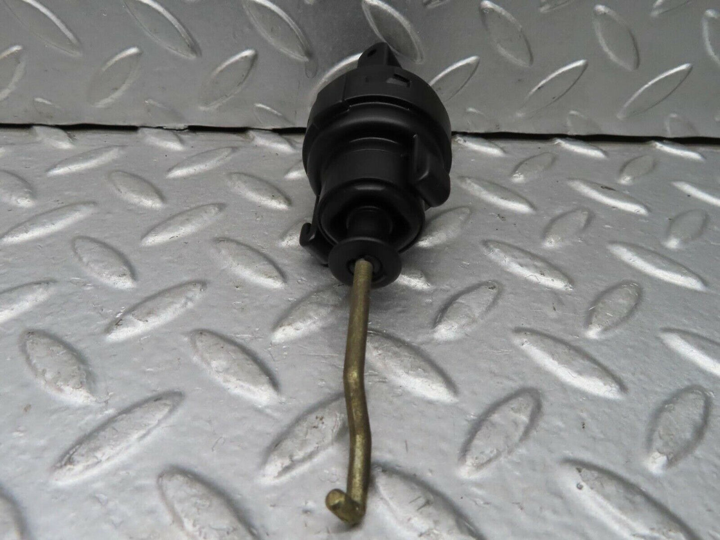 15184 Mercedes-Benz W140 S320 Left Door Lock Vacuum Actuator 400139