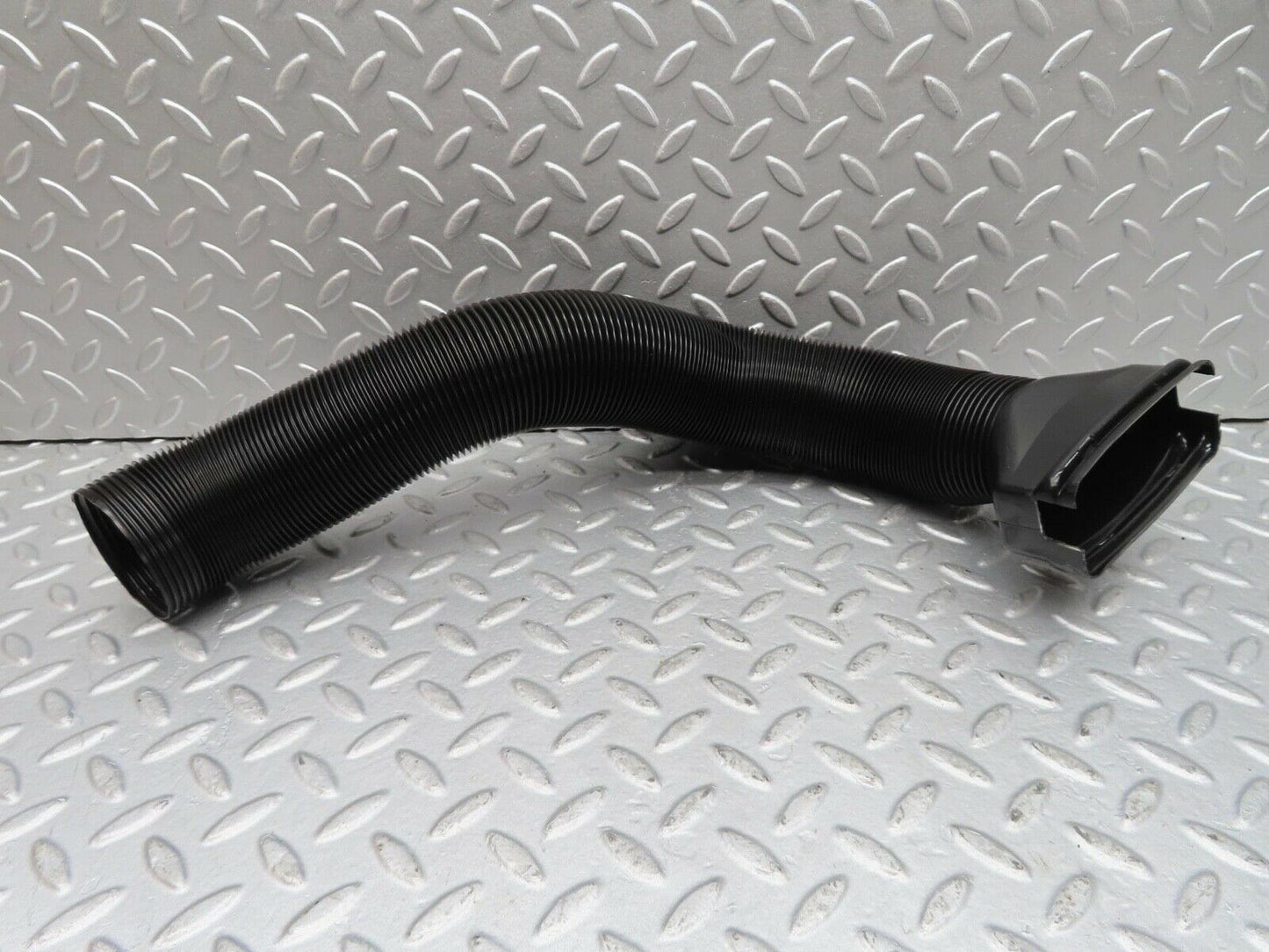 16192 Mercedes-Benz W124 260E Heater Pipe Air Pipe Left Side 1248310846