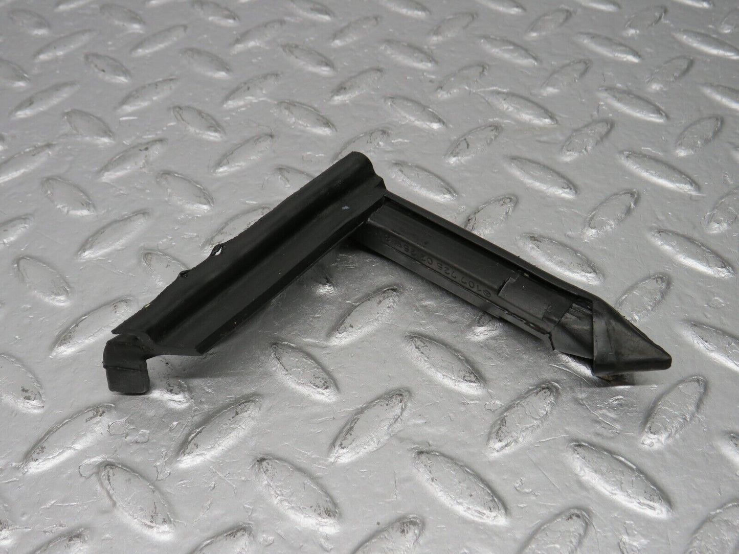 39171 Mercedes-Benz R107 500SL Coupe Front Right Rubber Window Guide 1077250225