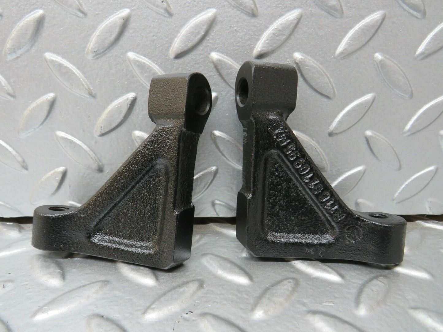 23905 Mercedes-Benz C107 450SL Engine Mount Bracket Pair 1160110895 1160110995
