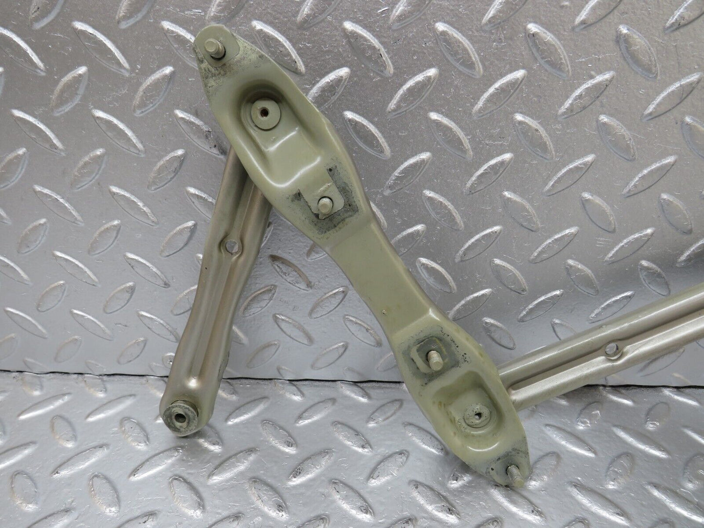 33723 Mercedes-Benz W201 190E 2.0L Bonnet Hinge Right Side