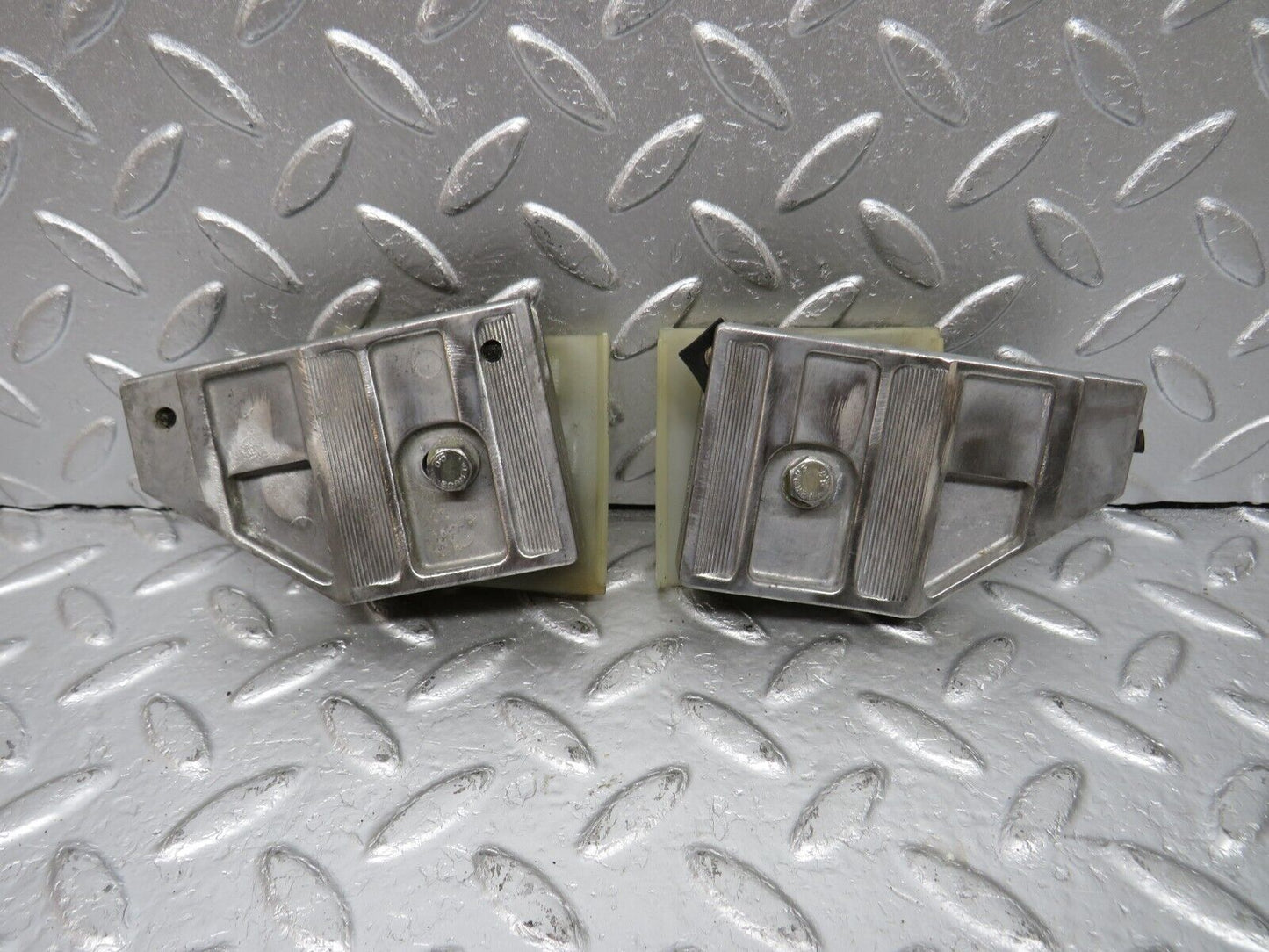 34391 Mercedes-Benz C126 380SEC Coupe Door Window Guide Bracket Pair