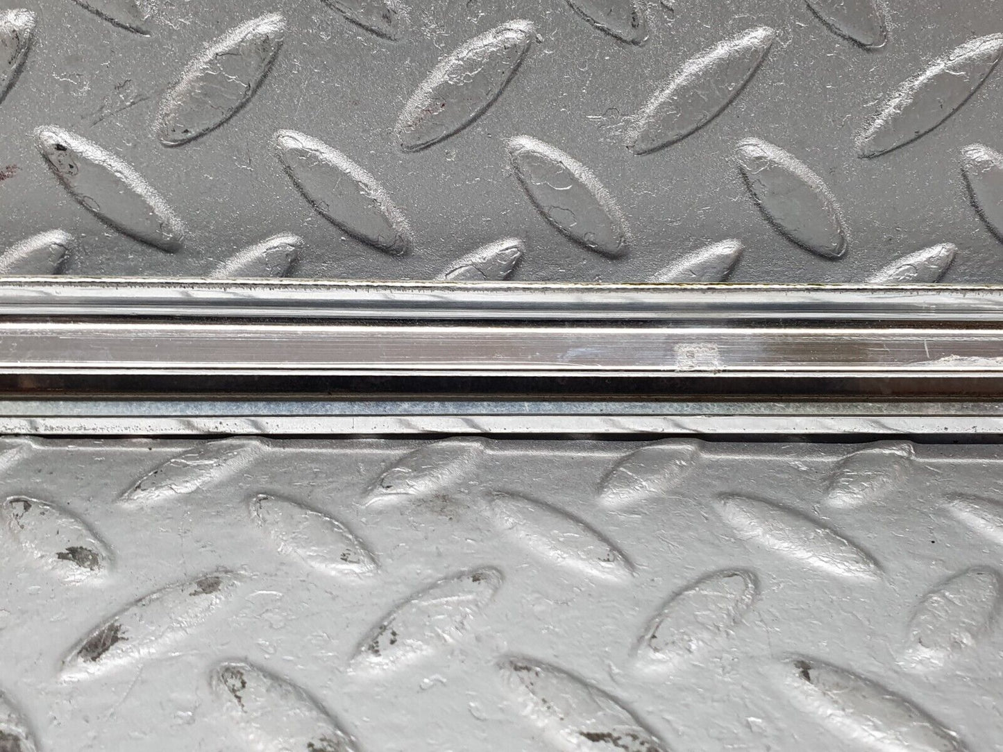 41189 Mercedes-Benz W126 300SE Front Right Door Chrome Moulding Trim