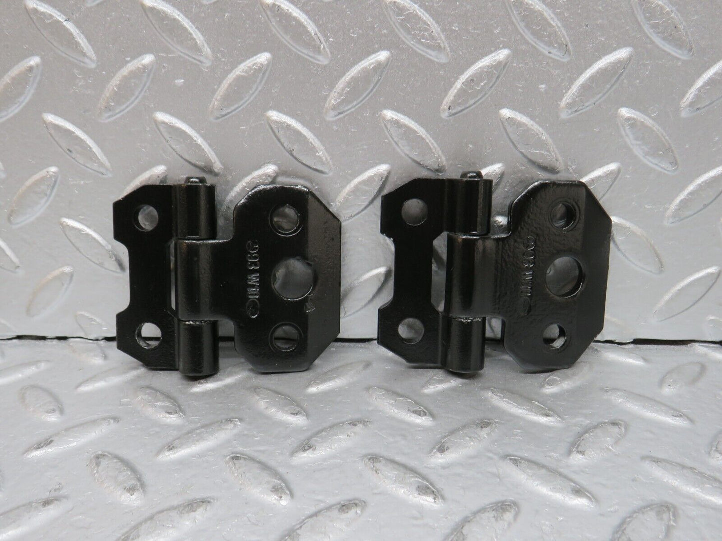 31785 Mercedes-Benz W201 190LE 1.8L Left Door Hinge Pair