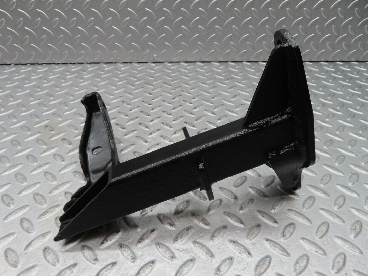17082 Mercedes-Benz C107 380SLC Air Condition Compressor Bracket
