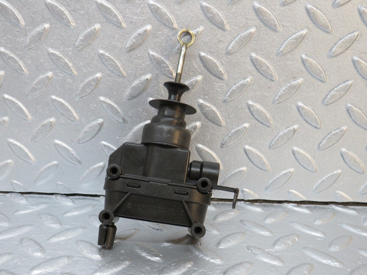 39739 Mercedes-Benz R129 320SL Coupe Door Lock Vacuum Actuator