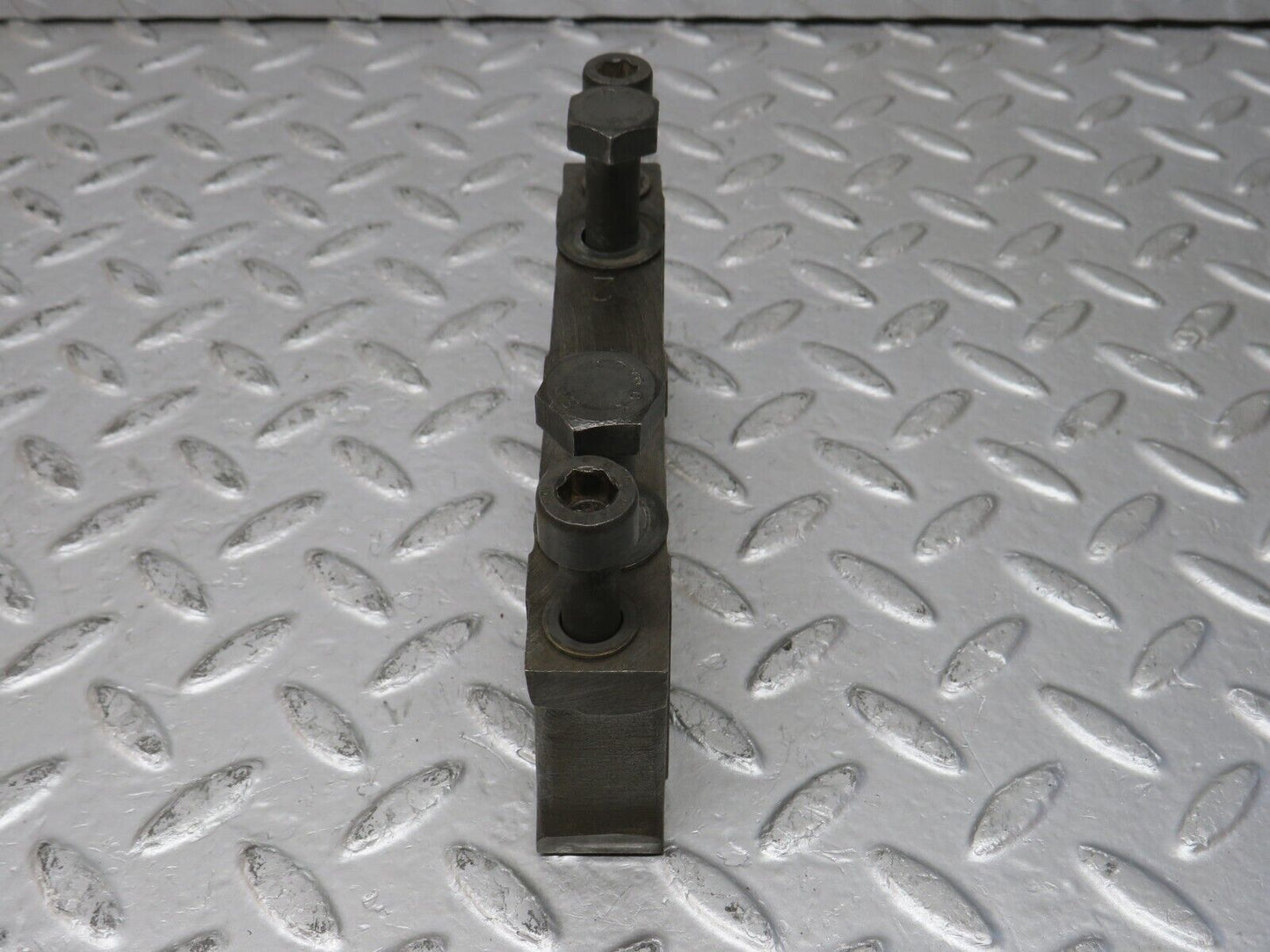 32867 Mercedes-Benz C107 R107 350 V8 Crankshaft Bearing Block 1160110312