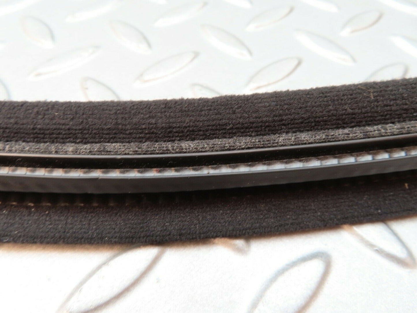 4077 Mercedes-Benz S123 200T Wagon Rear Left Door Seal