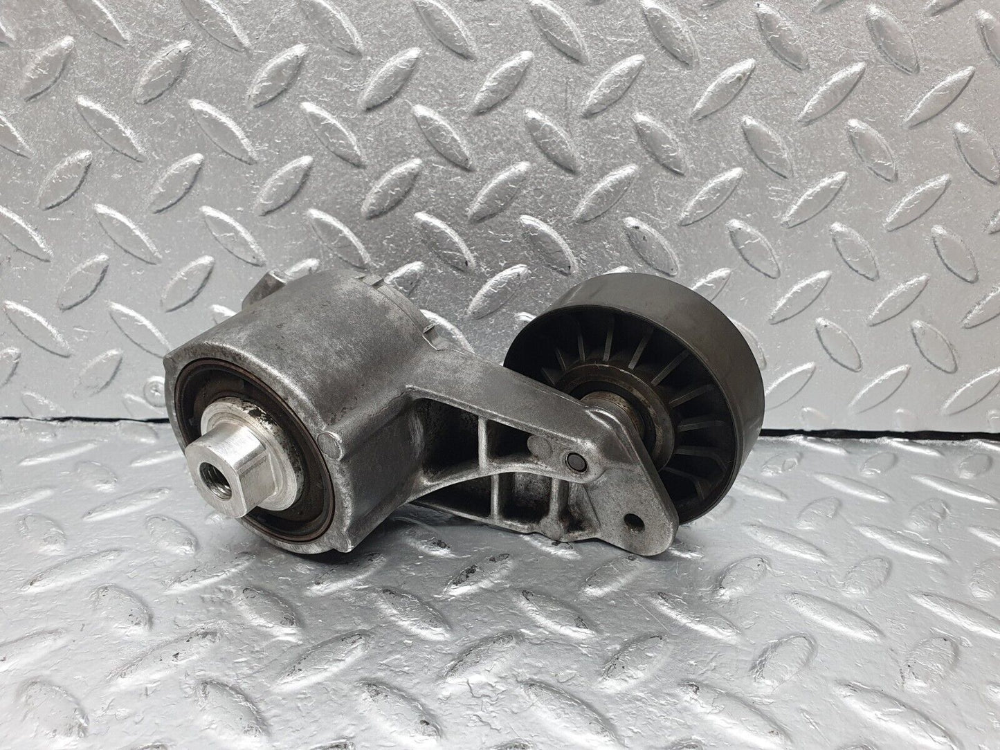 42722 Mercedes-Benz W201 190 Belt Tensioner Pulley 1022023640 6012000970