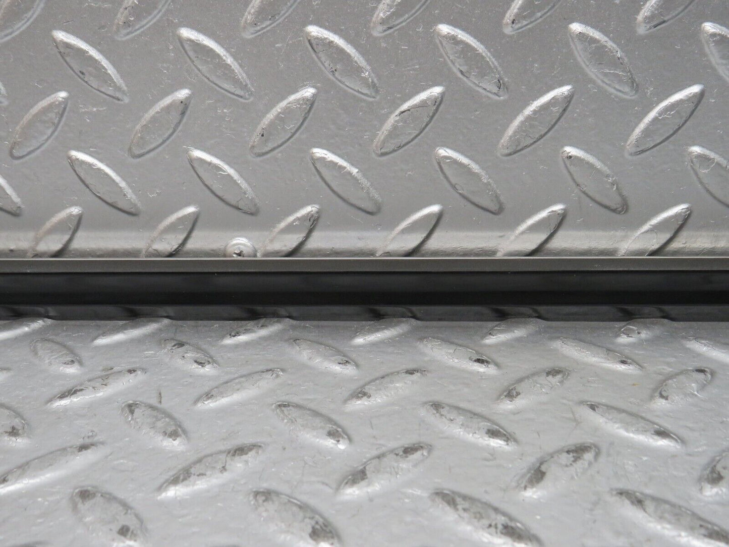 32110 Mercedes-Benz W123 230E Front Right Door Centre Moulding Trim