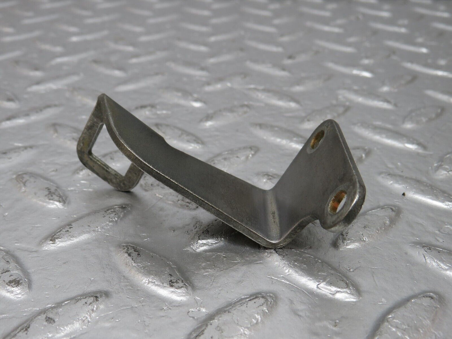 34189 Mercedes-Benz W124 260E Accelerator Cable Bracket Holder