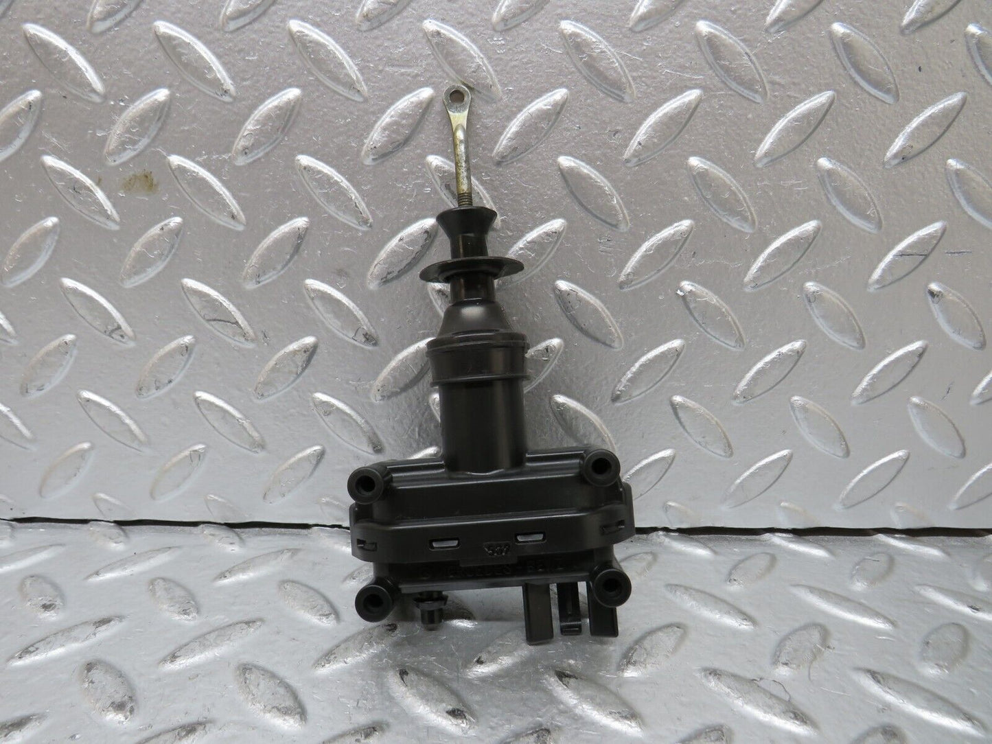27496 Mercedes-Benz S124 300TE Wagon Door Lock Vacuum Actuator Rear Right