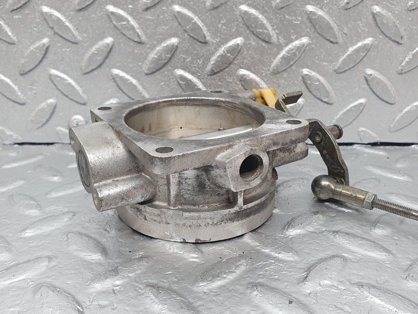 43580 Mercedes-Benz C126 380SEC Coupe Throttle Body Valve 0039970036