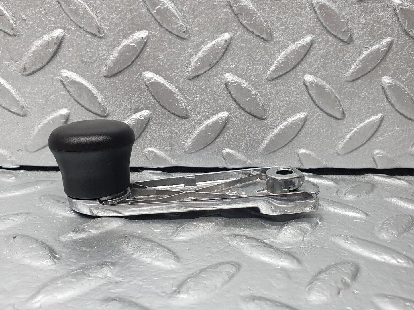 44063 Mercedes-Benz C123 230CE Coupe Rear Window Lifter Crank Handle