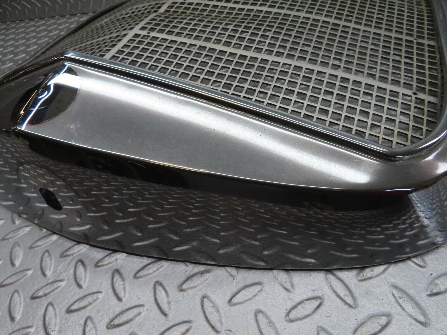 12937 Mercedes-Benz W111 220SE Bonnet Grill Chrome