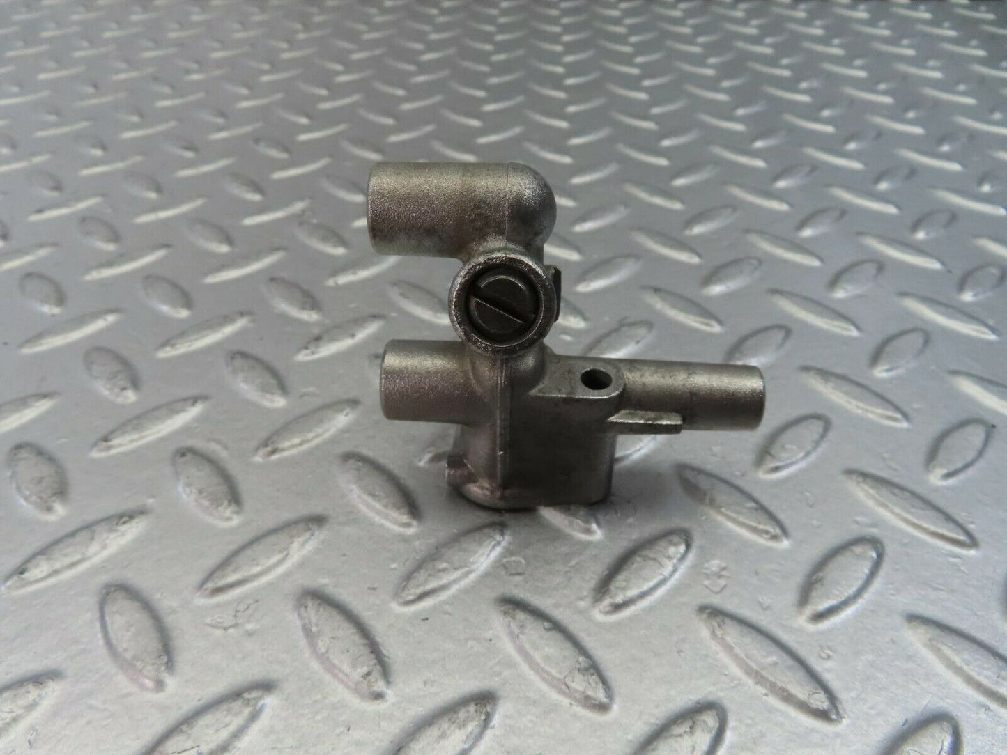 10789 Mercedes-Benz W123 230E Idle Control Valve 1020940512