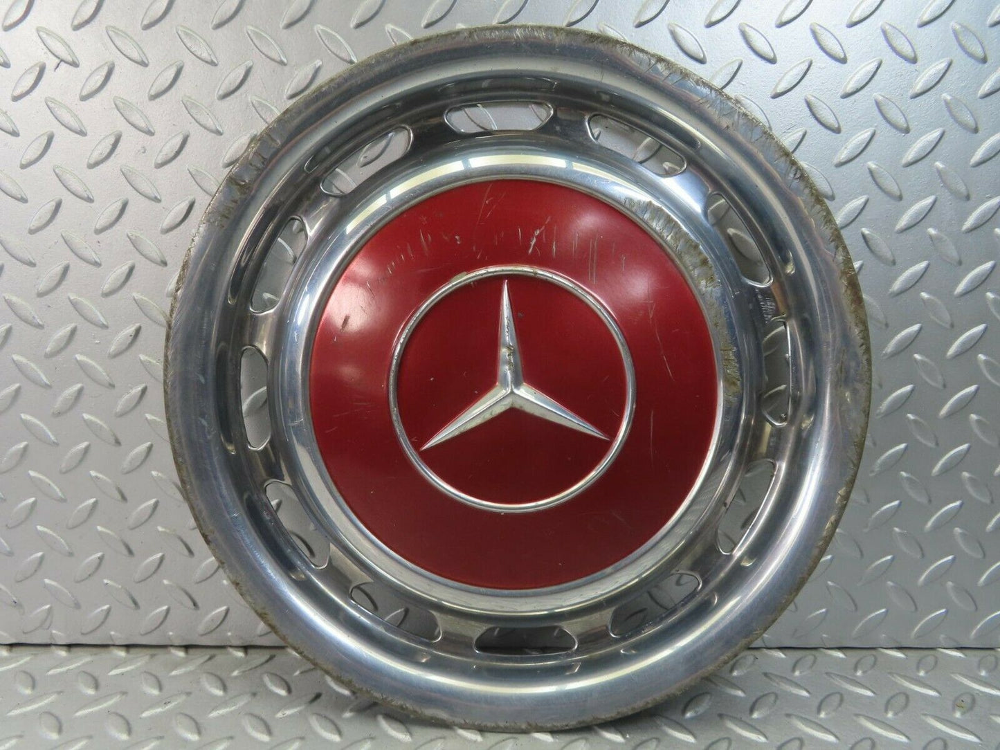 8412 Mercedes-Benz Vintage Wheel Trim Hub Cap 14