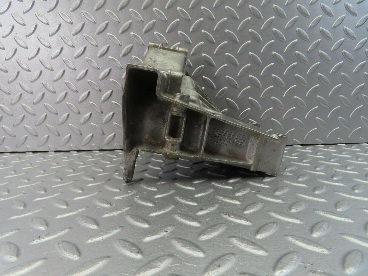 10554 Mercedes-Benz W201 190E Power Steering Pump Bracket