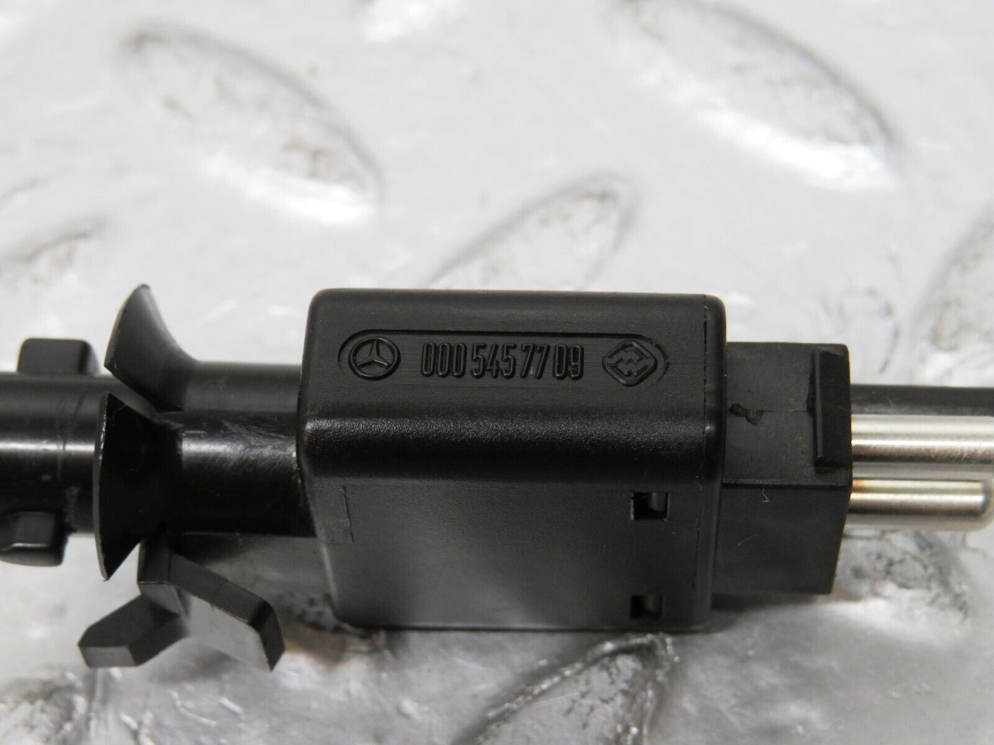 29528 Mercedes-Benz W124 230E  Brake Light Switch 0005457709