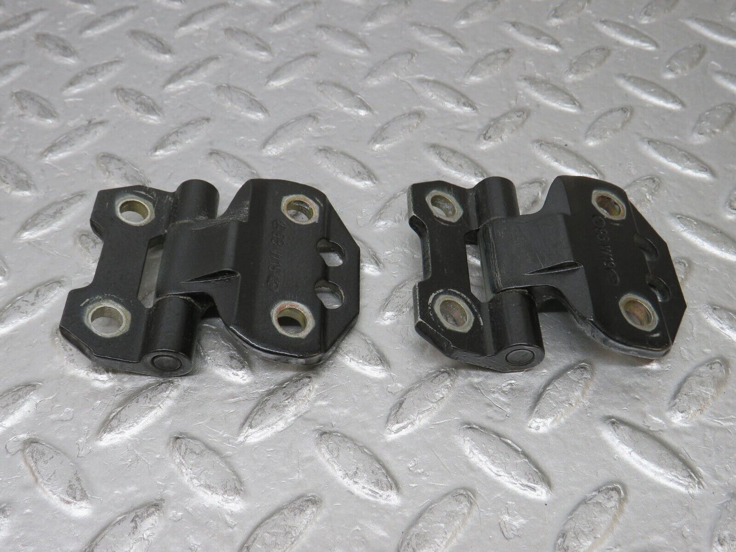 37737 Mercedes-Benz A124 320E Cabriolet Door Hinge Right Side