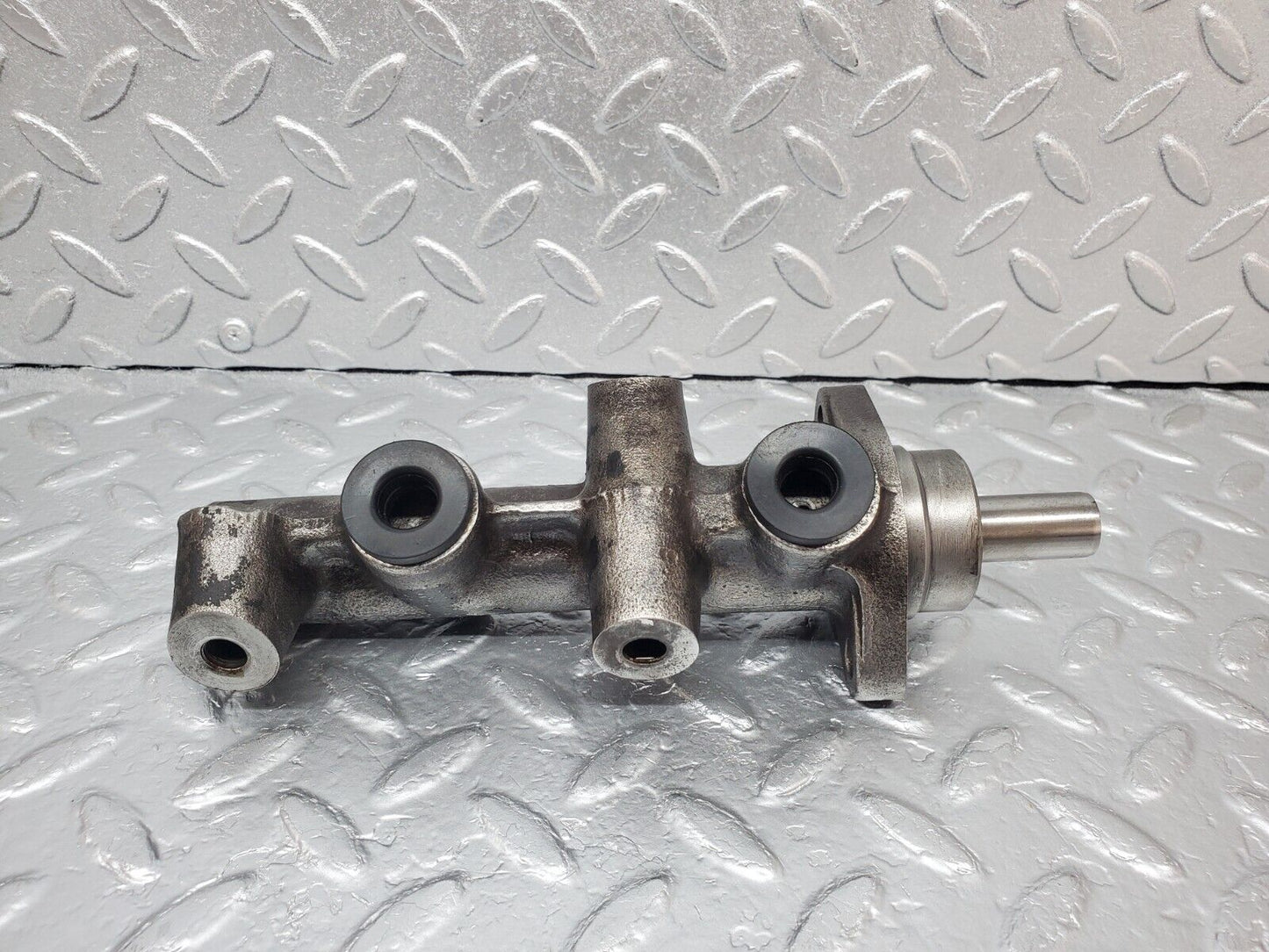 44283 Mercedes-Benz W123 280E Brake Master Cylinder