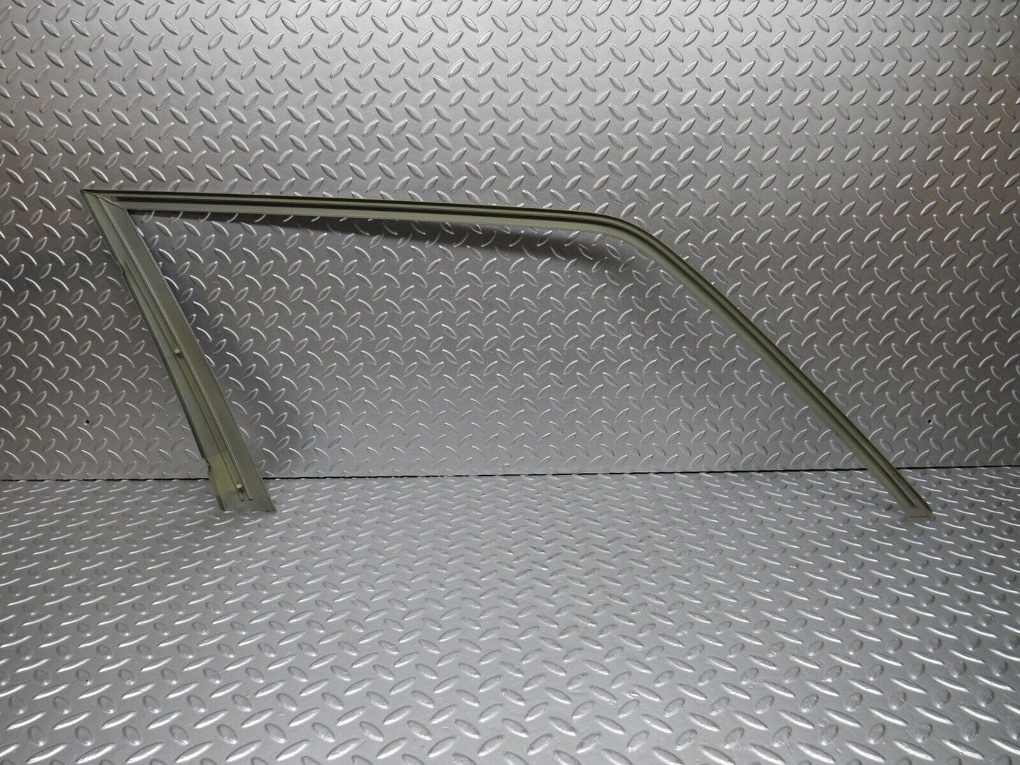 32312 Mercedes-Benz S124 300TE Wagon Front Left Door Exterior Frame Trim