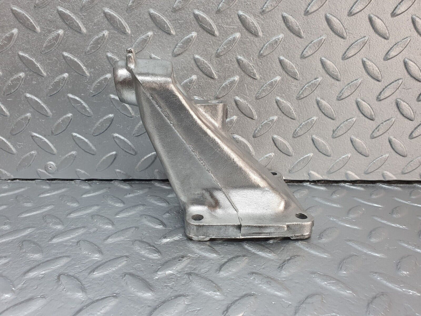 41889 Mercedes-Benz W202 C200 Engine Mount Bracket Left Side 1112230904