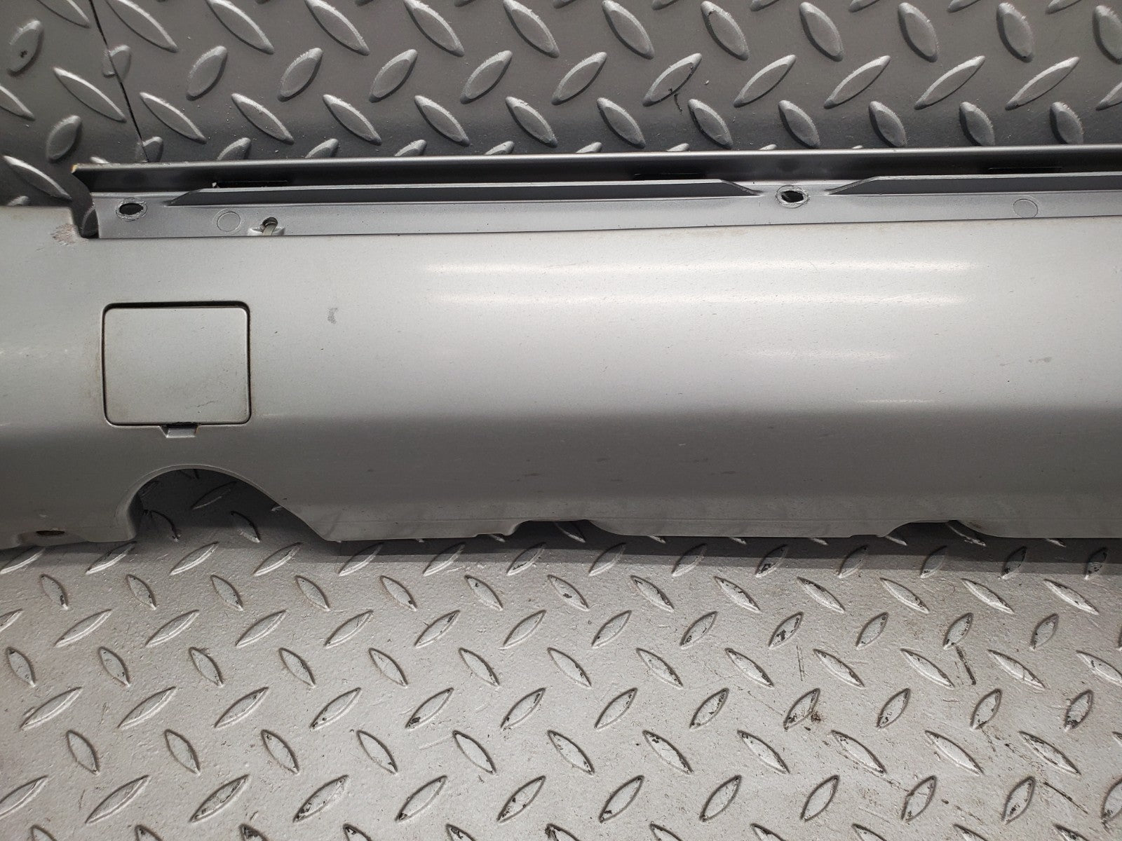 W124 Wagon side skirt left side used OEM