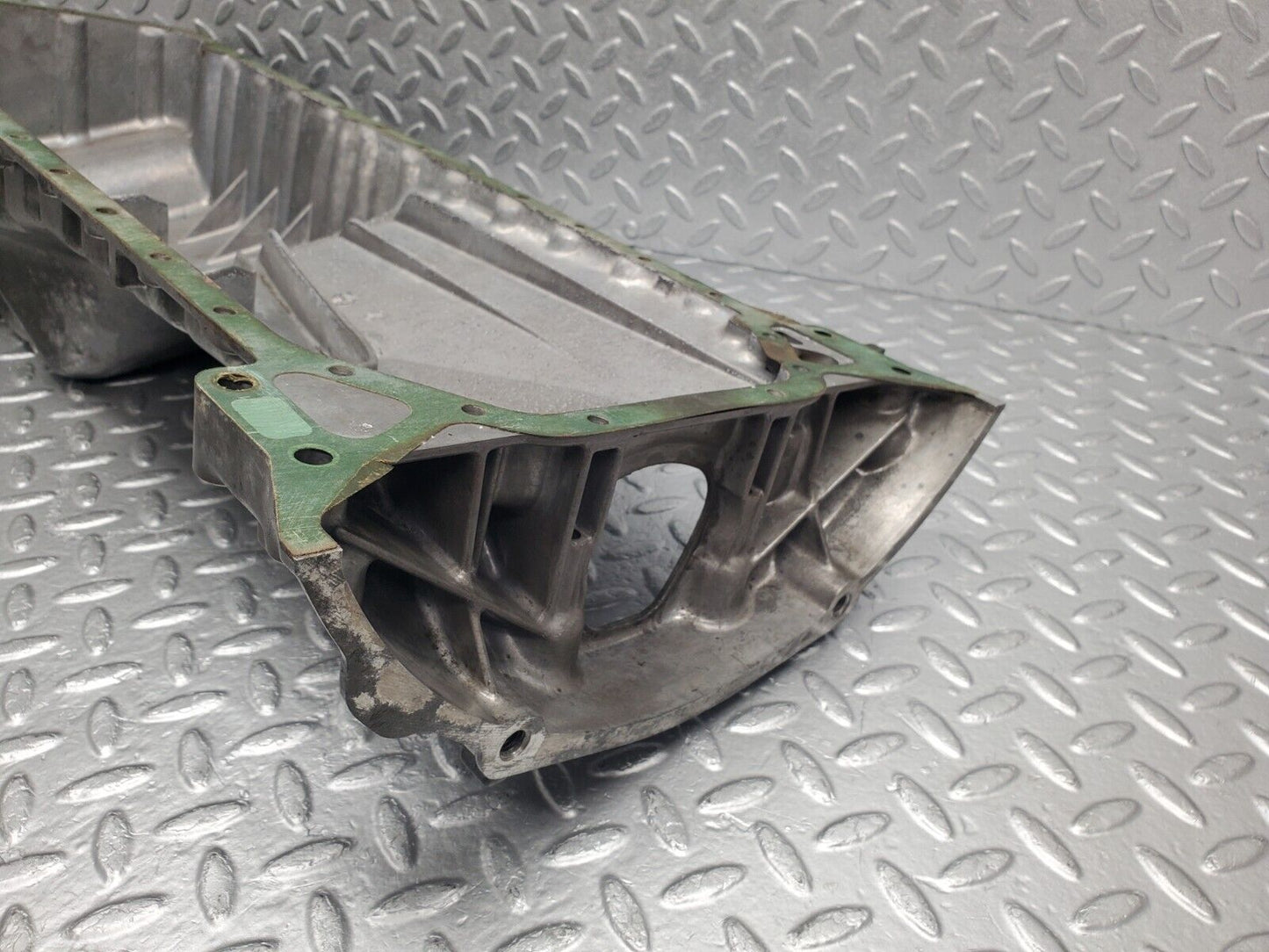 46231 Mercedes-Benz W124 280E Oil Pan Oil Sump 1040141202