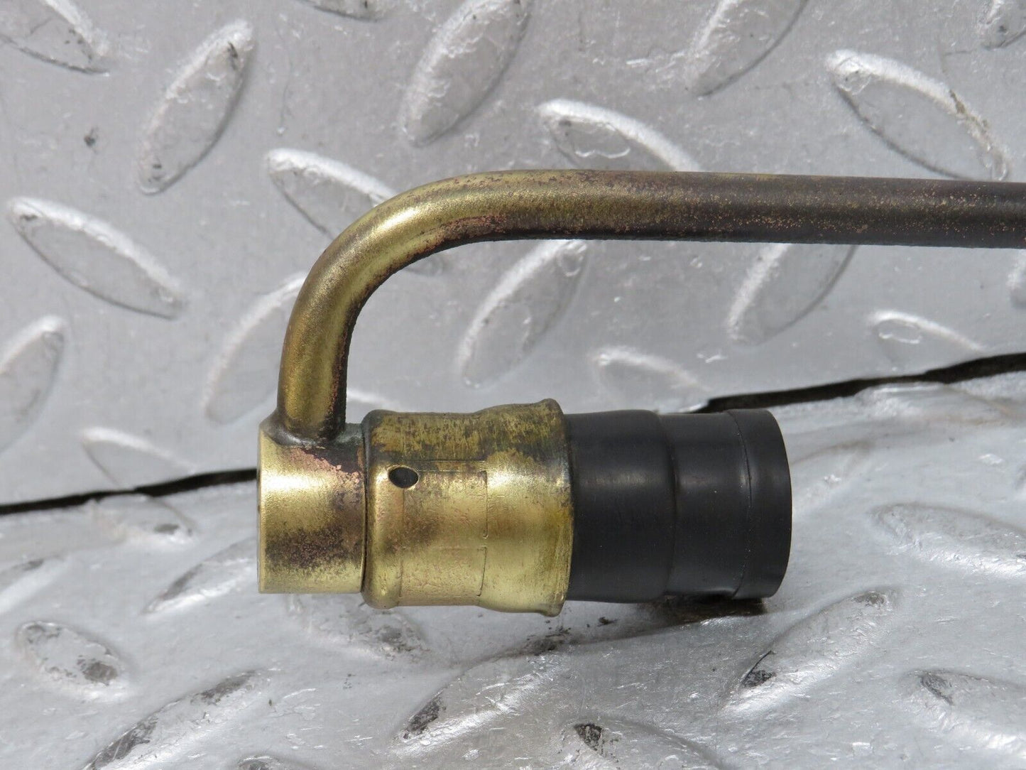 37991 Mercedes-Benz A124 320E Cabriolet Fuel Pipe Line