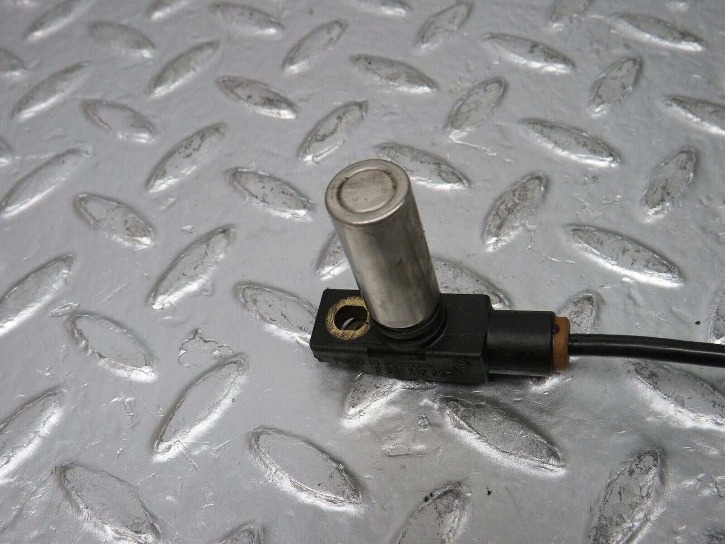30525 Mercedes-Benz W124 230E Crankshaft Position Sensor 0031530828 0261210067