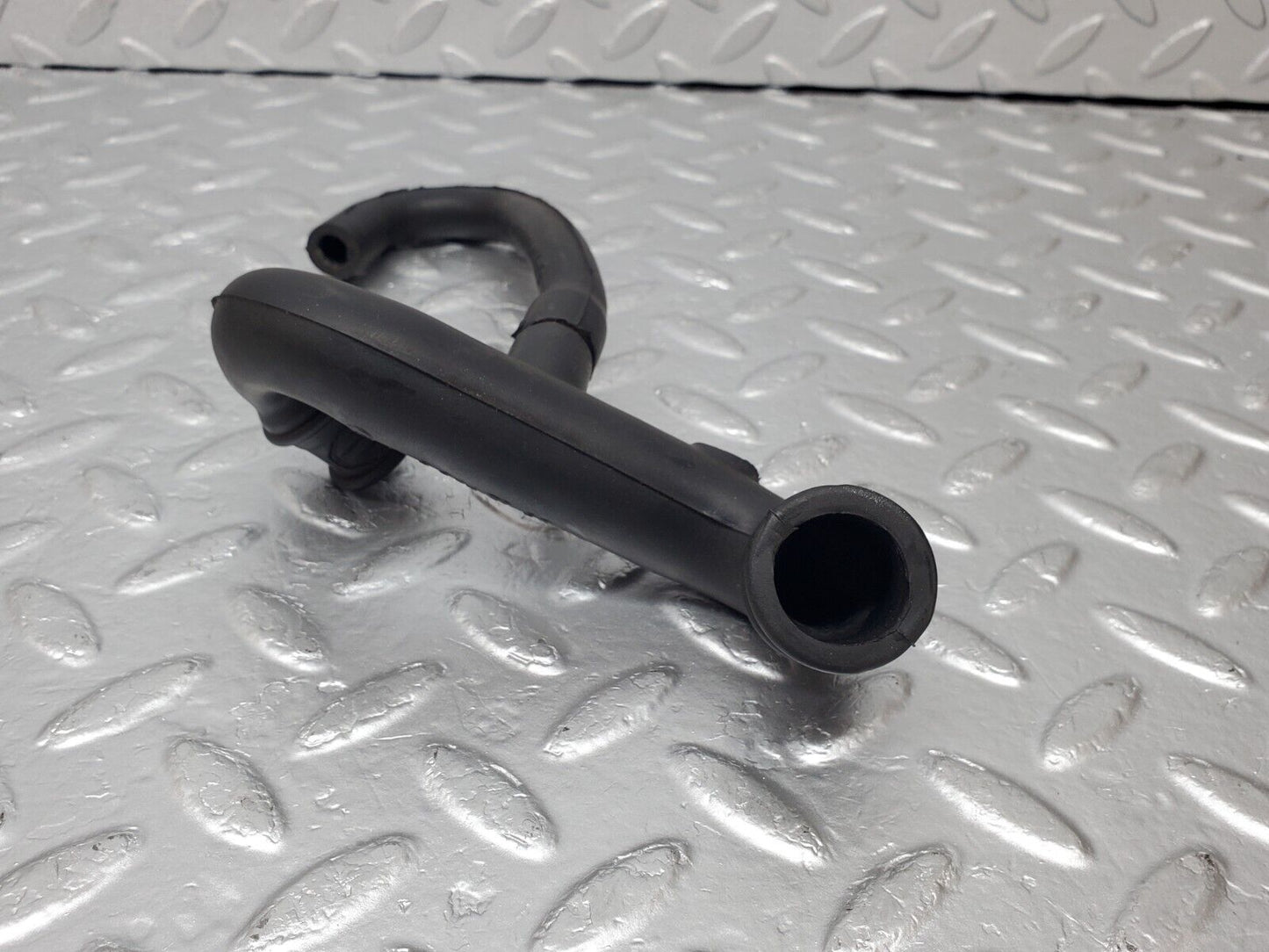 44452 Mercedes-Benz W123 280E Air Intake Pipe 1100943982 1100944982
