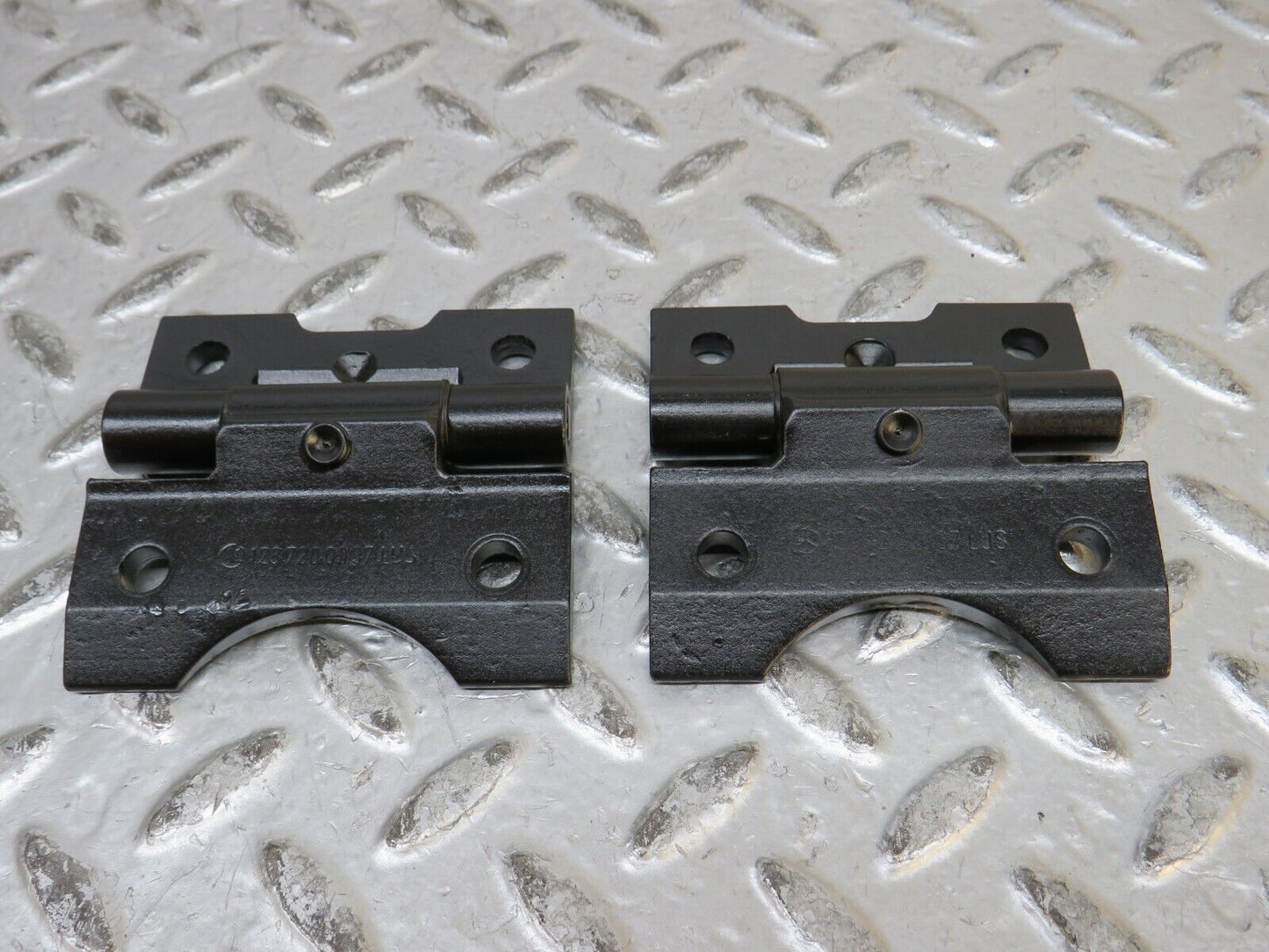 28785 Mercedes-Benz W123 230E Door Hinge Pair 1237200037