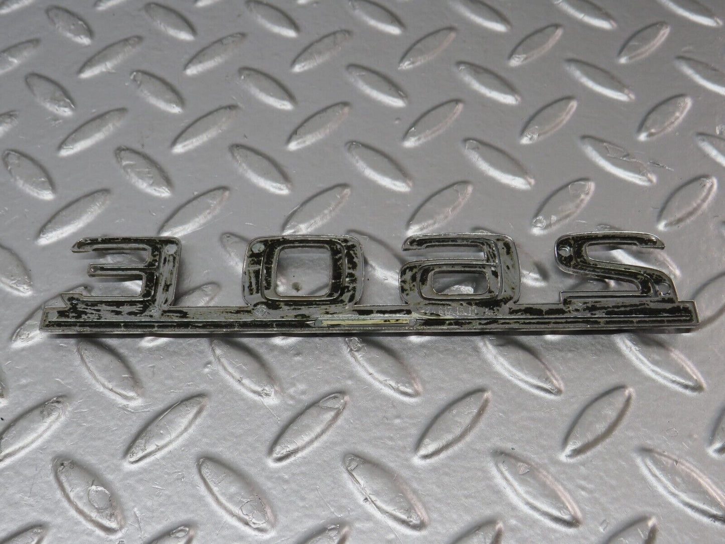 33964 Mercedes-Benz W124 260E Trunk Lid Badge Emblem 1248171515